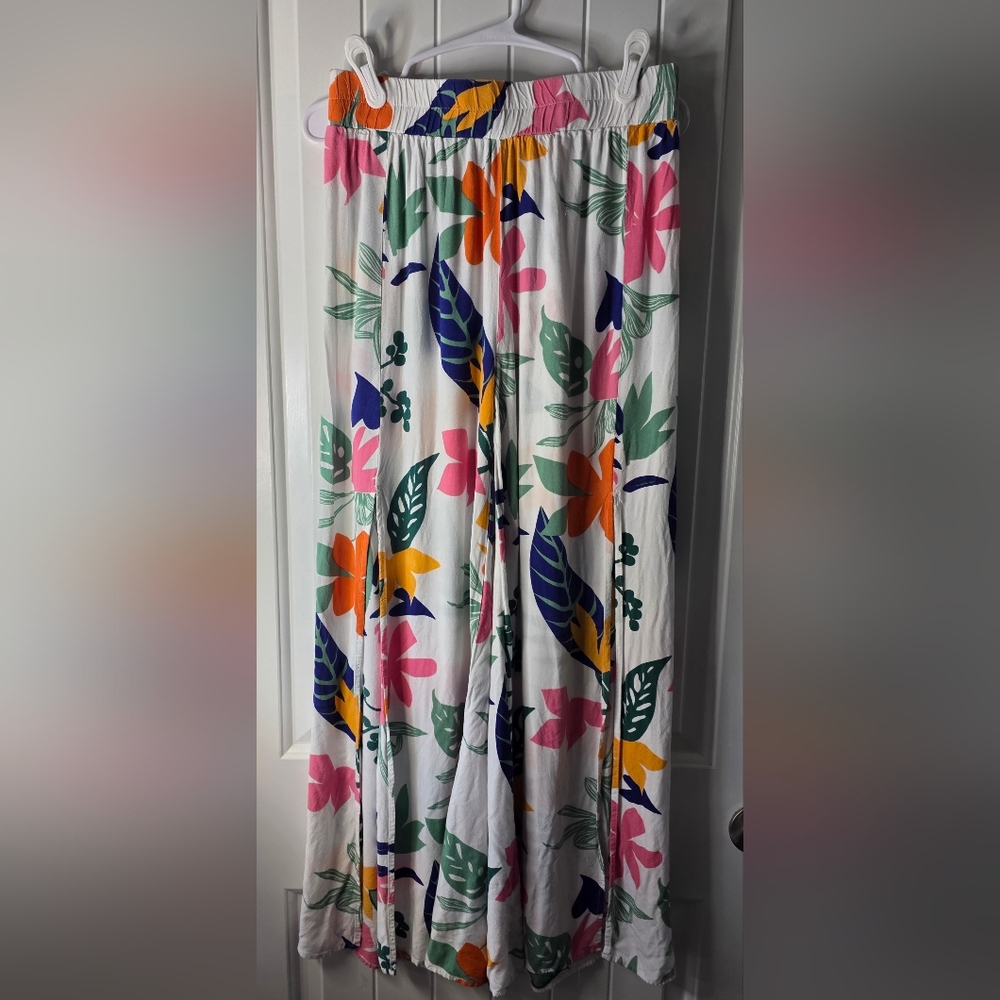 Wide Split Leg White Floral Pants Multicolor Tropical Print Size Small ❤️